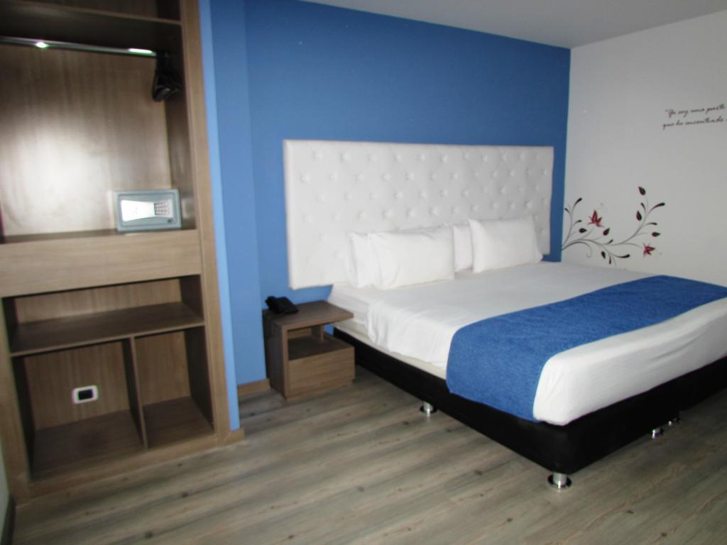 Aw Hotel Plaza Miranda Bogota Room photo