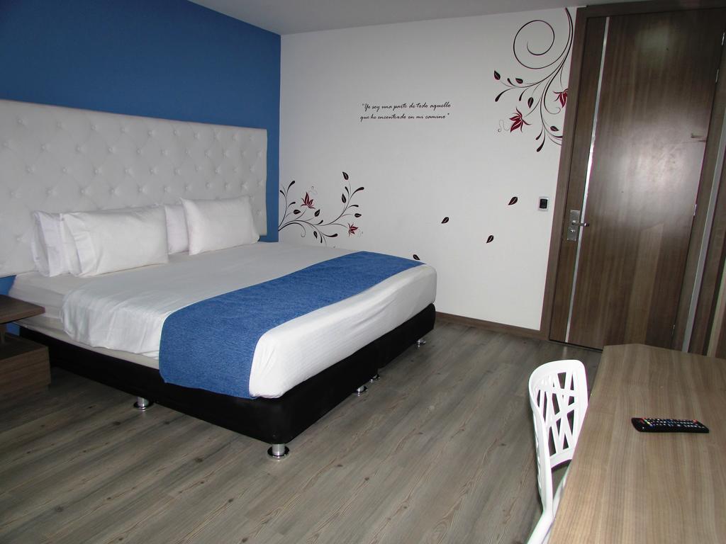 Aw Hotel Plaza Miranda Bogota Room photo