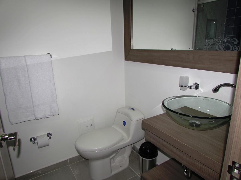 Aw Hotel Plaza Miranda Bogota Room photo