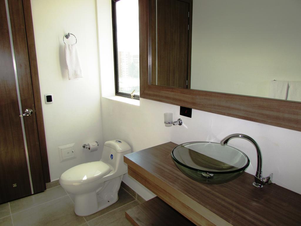 Aw Hotel Plaza Miranda Bogota Room photo